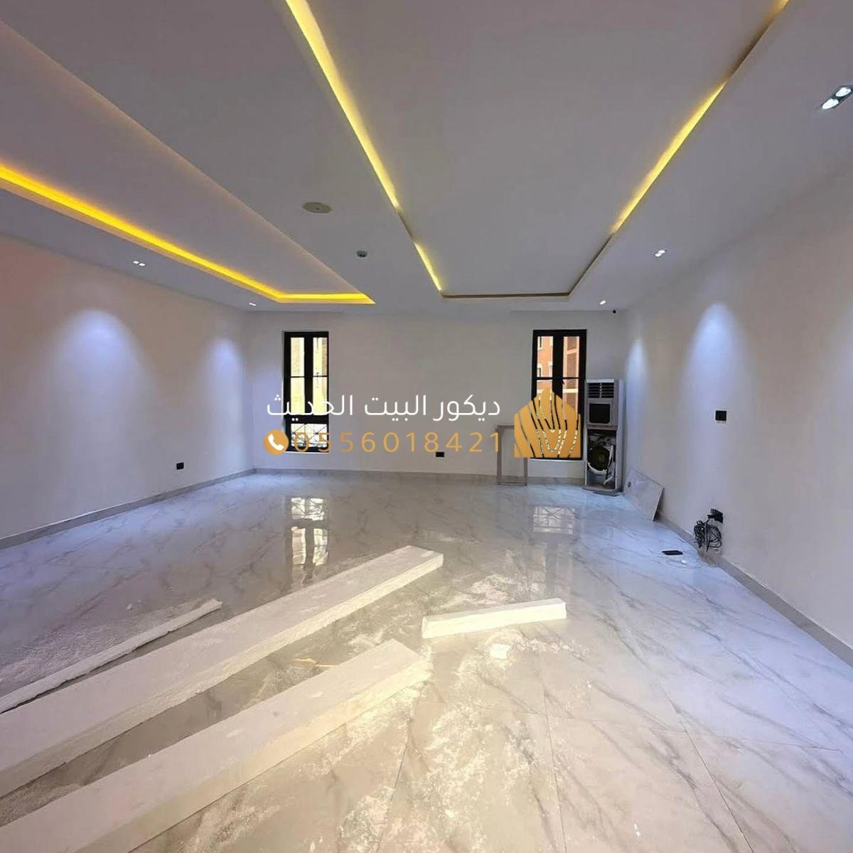 فريق مقاولات يعمل على ديكورات داخلية