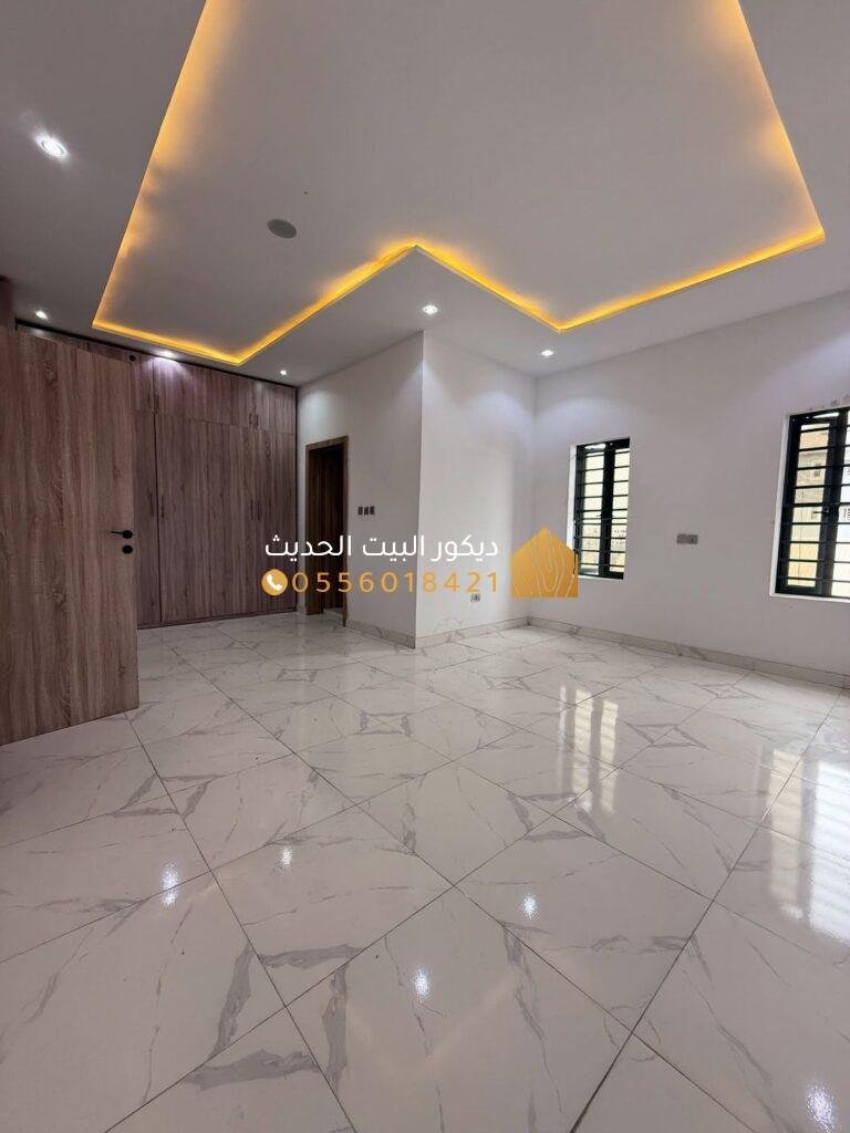 معلم دهانات وديكورات محترف لتشطيب الحوائط